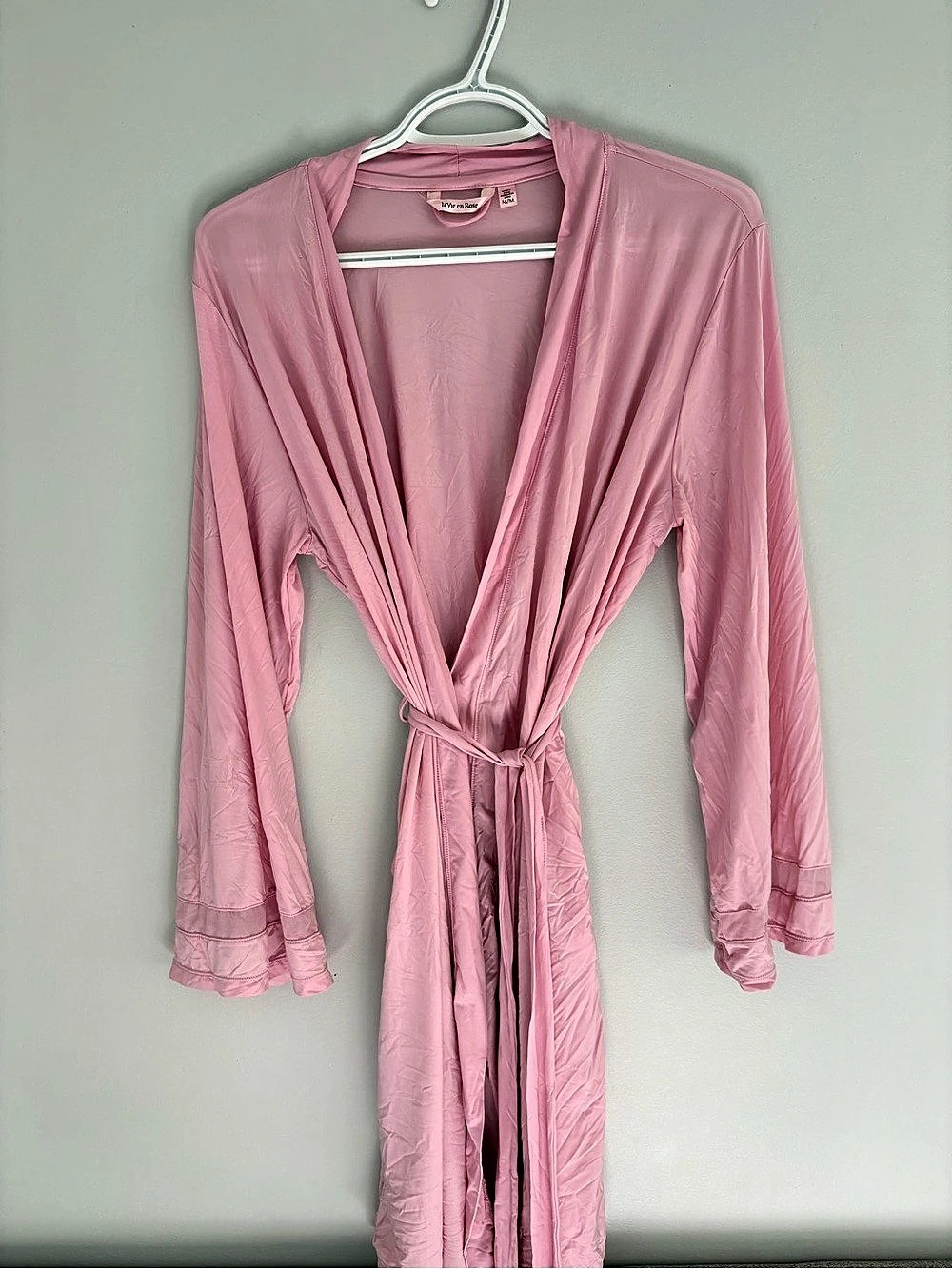 la Vie en Rose Robe in Pink Size Medium Like New